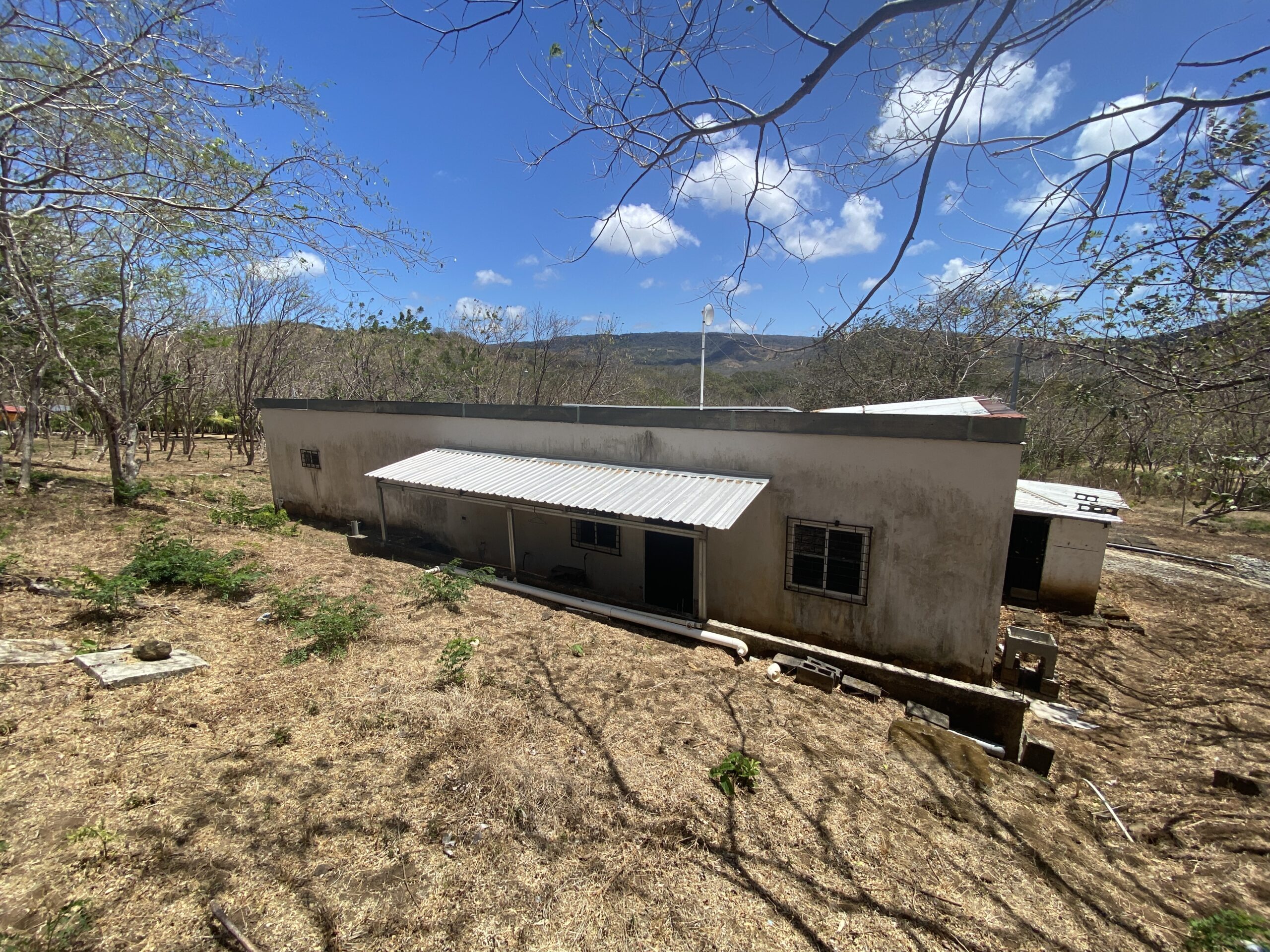 Two homes with private pools on 1.75 Acres (1mz) with loads of potential! - Image 14